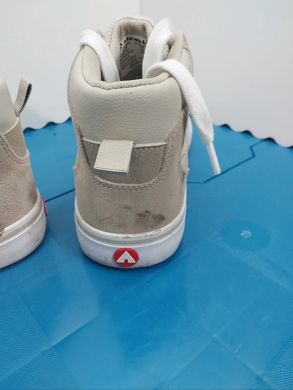 Airwalk Grind high-top sneakers featuring a suede and synthetic Size 6
